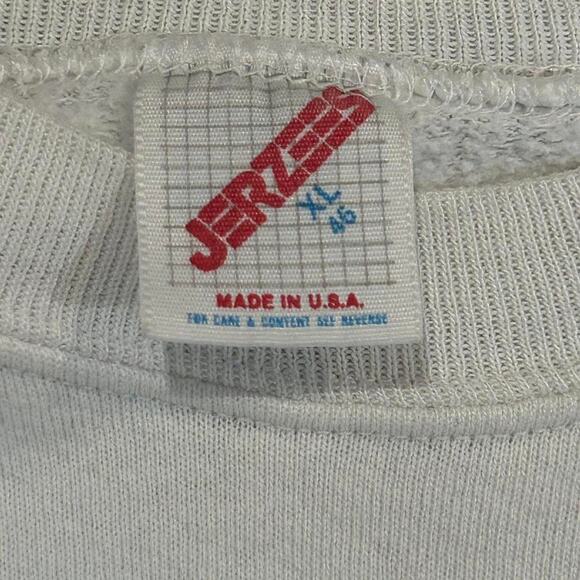 White crewneck sweatshirt with "We Can Do It"design vintage 90s sweatshirt - Picture 2 of 3